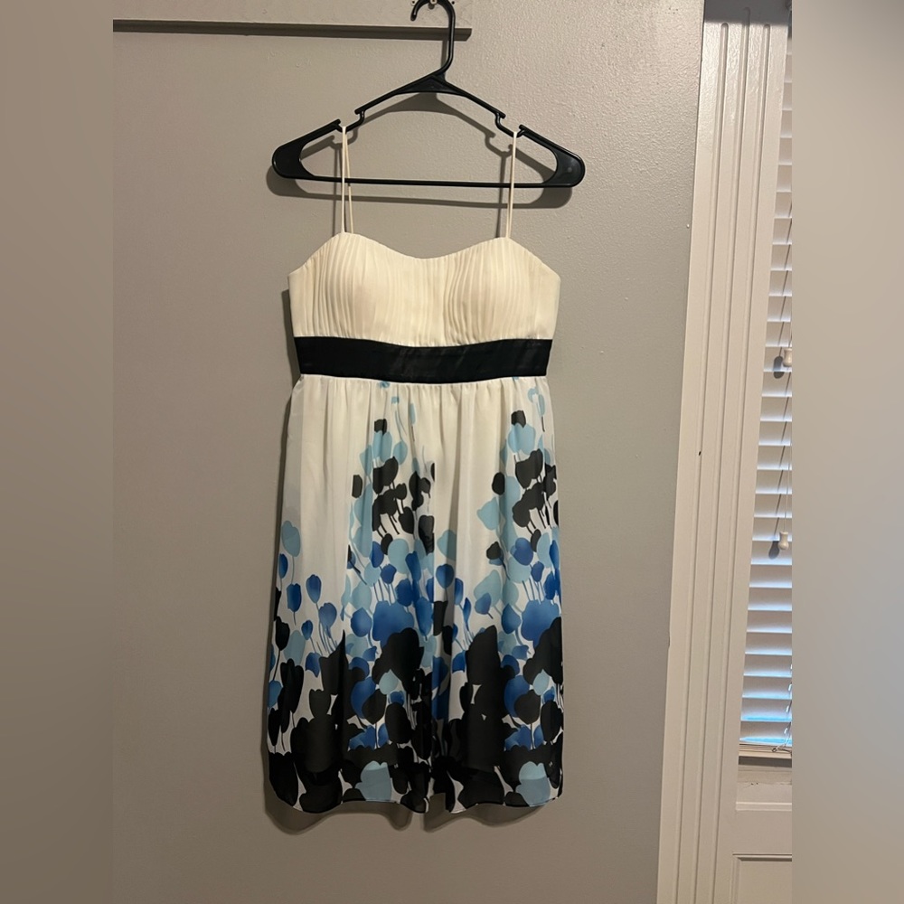 Pretty above knee dress